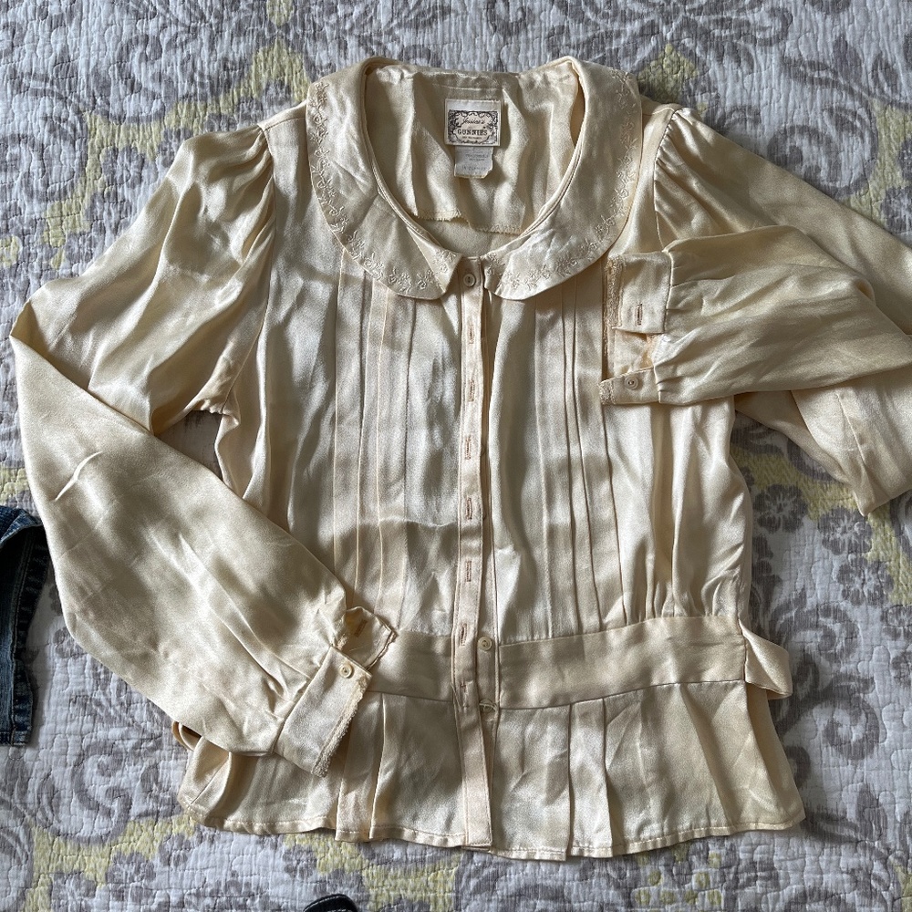 Vintage 1980 - Jessica's Gunnes -  Ivory satin, pleated and embroidered blouse